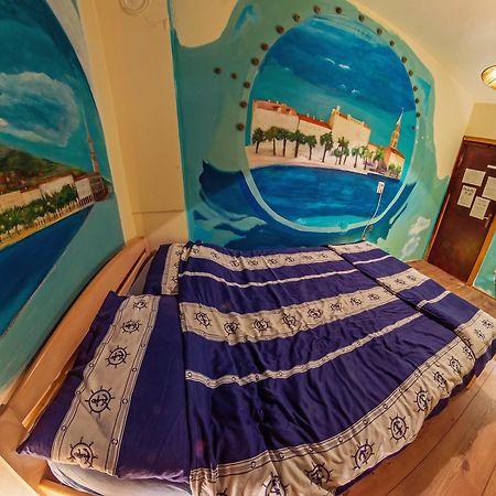 Hostel Mali Mrak ซาเกร็บ ภายนอก รูปภาพ