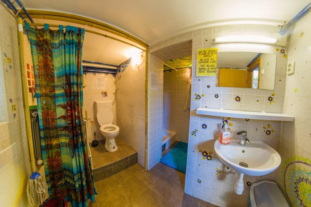 Hostel Mali Mrak ซาเกร็บ ภายนอก รูปภาพ