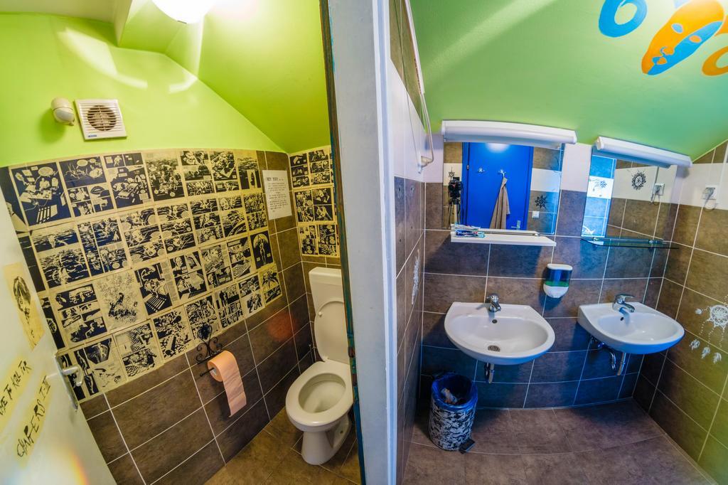 Hostel Mali Mrak ซาเกร็บ ภายนอก รูปภาพ