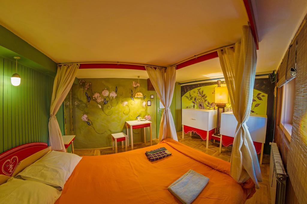 Hostel Mali Mrak ซาเกร็บ ภายนอก รูปภาพ