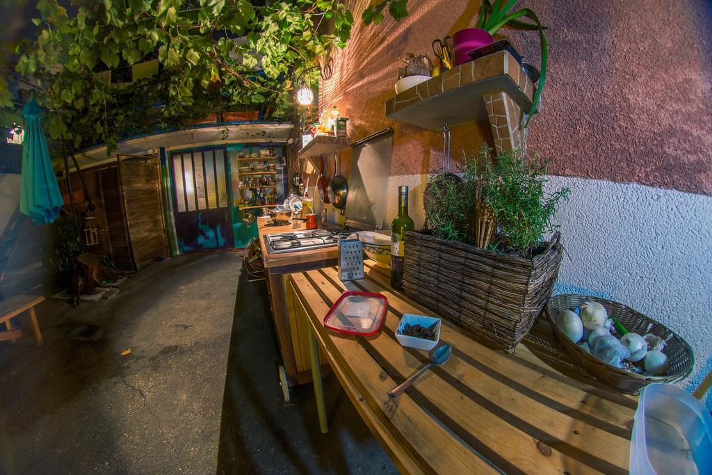 Hostel Mali Mrak ซาเกร็บ ภายนอก รูปภาพ