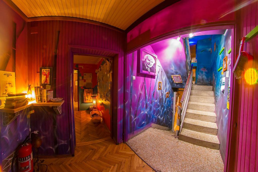 Hostel Mali Mrak ซาเกร็บ ภายนอก รูปภาพ
