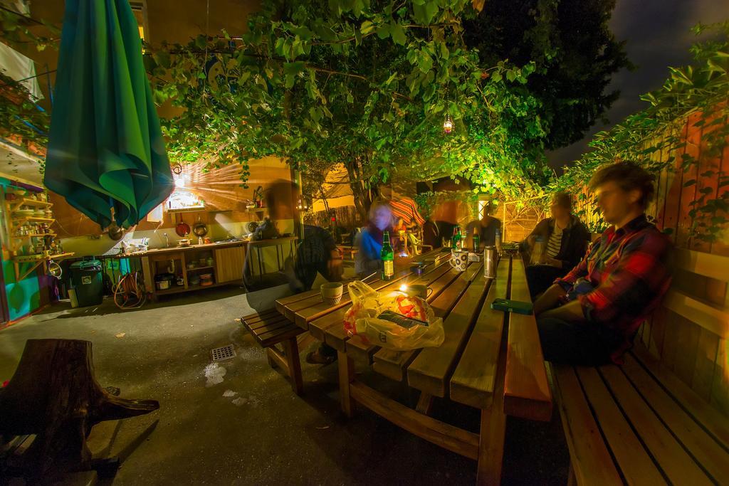 Hostel Mali Mrak ซาเกร็บ ภายนอก รูปภาพ