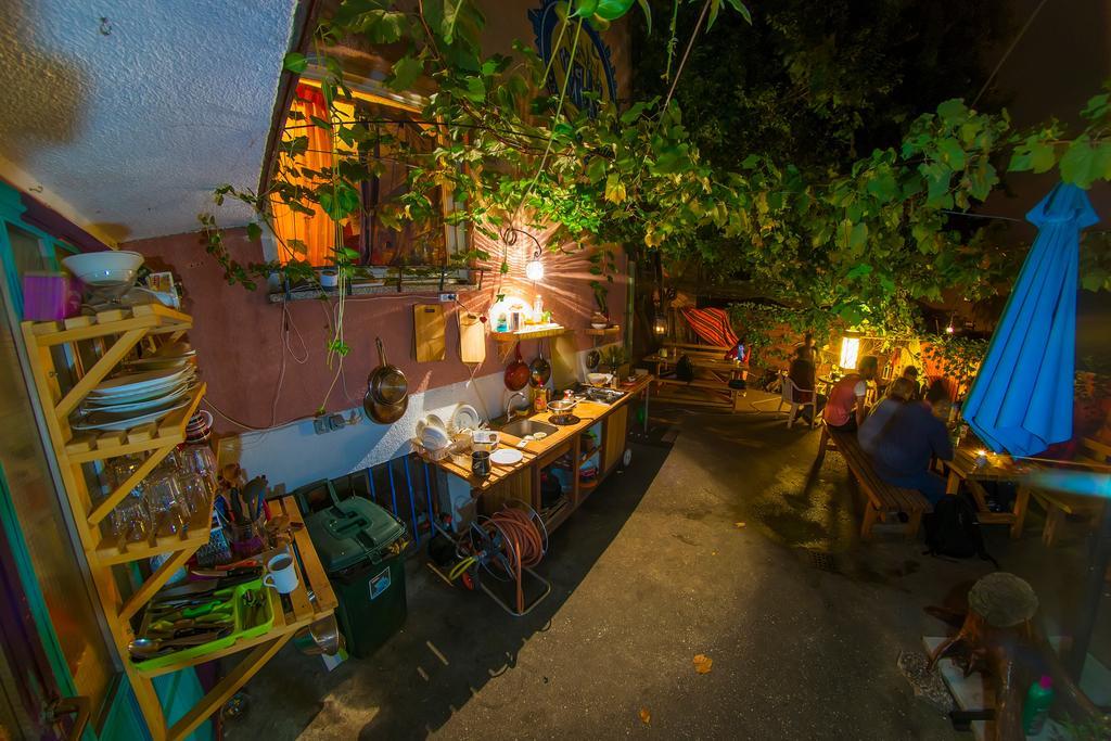 Hostel Mali Mrak ซาเกร็บ ภายนอก รูปภาพ