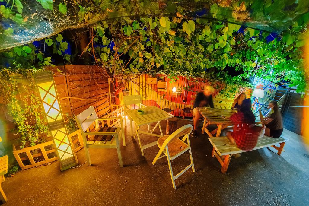 Hostel Mali Mrak ซาเกร็บ ภายนอก รูปภาพ