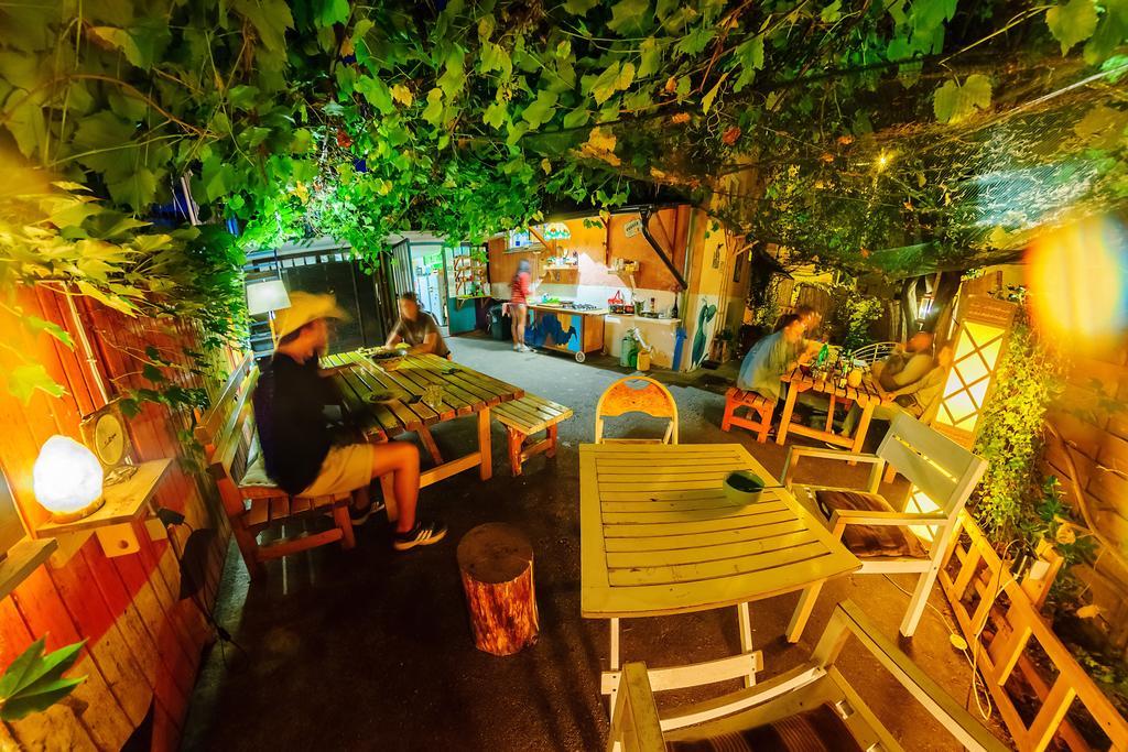 Hostel Mali Mrak ซาเกร็บ ภายนอก รูปภาพ
