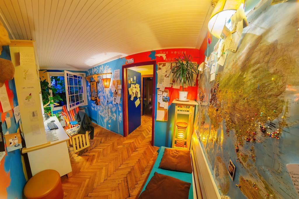Hostel Mali Mrak ซาเกร็บ ภายนอก รูปภาพ