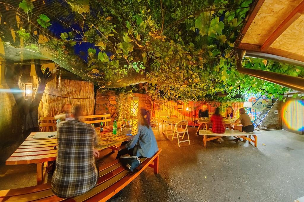 Hostel Mali Mrak ซาเกร็บ ภายนอก รูปภาพ