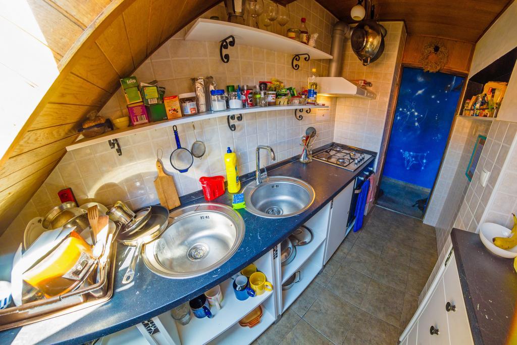 Hostel Mali Mrak ซาเกร็บ ภายนอก รูปภาพ