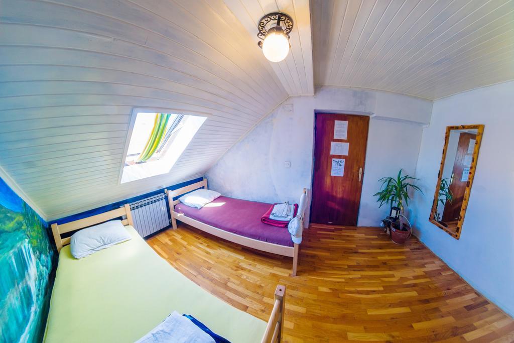 Hostel Mali Mrak ซาเกร็บ ภายนอก รูปภาพ