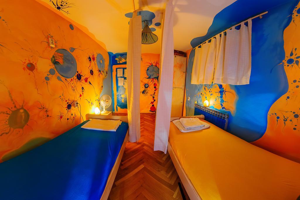 Hostel Mali Mrak ซาเกร็บ ภายนอก รูปภาพ