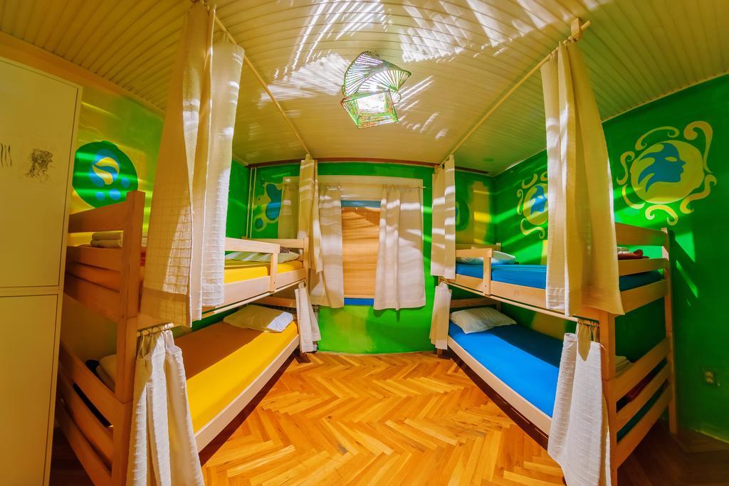 Hostel Mali Mrak ซาเกร็บ ภายนอก รูปภาพ