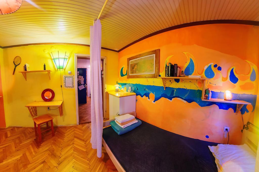 Hostel Mali Mrak ซาเกร็บ ภายนอก รูปภาพ