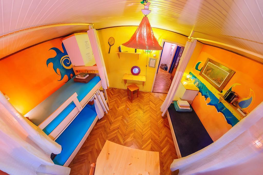 Hostel Mali Mrak ซาเกร็บ ภายนอก รูปภาพ