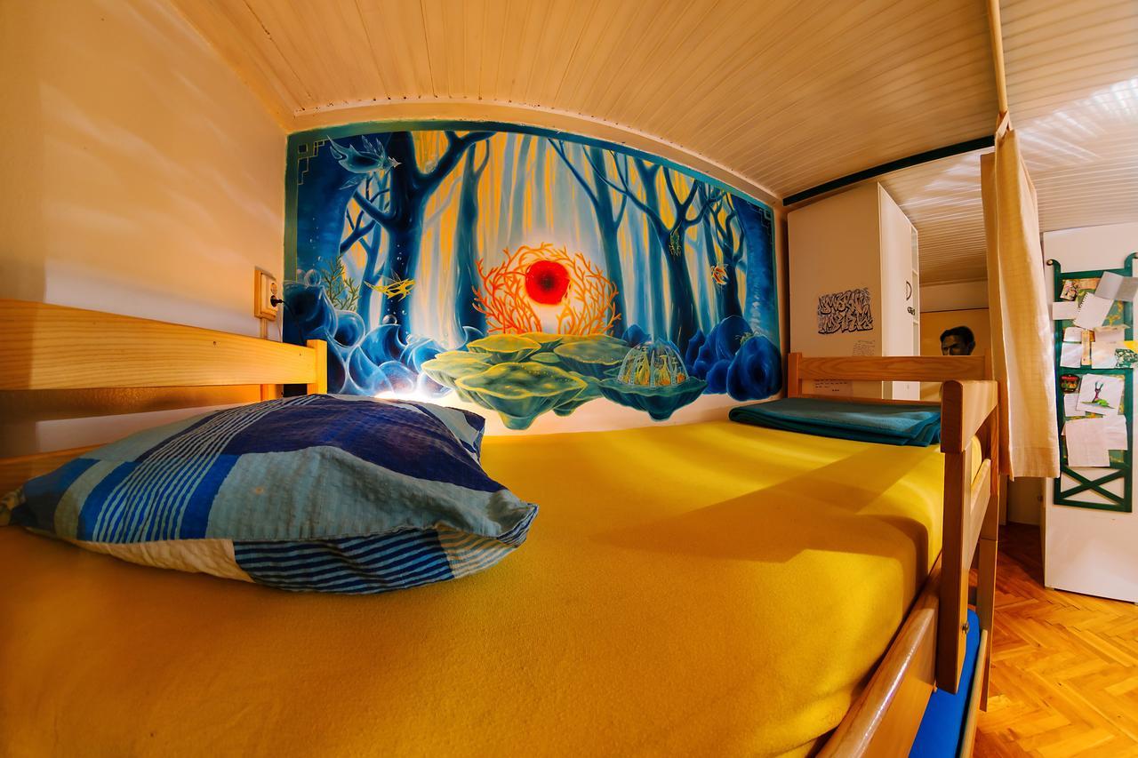 Hostel Mali Mrak ซาเกร็บ ภายนอก รูปภาพ