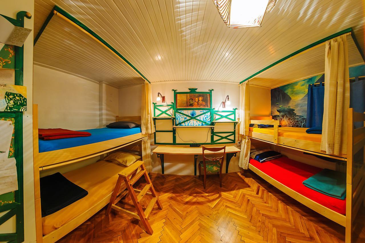 Hostel Mali Mrak ซาเกร็บ ภายนอก รูปภาพ
