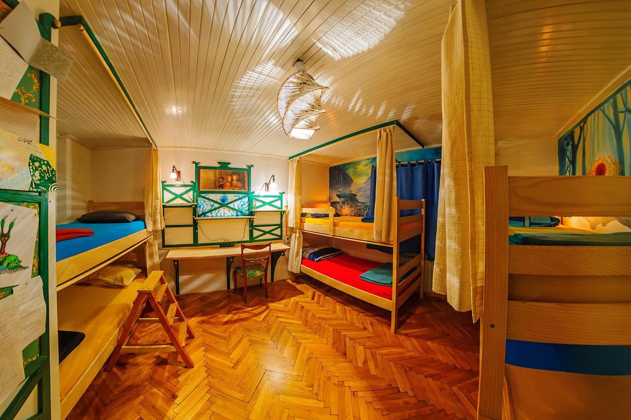 Hostel Mali Mrak ซาเกร็บ ภายนอก รูปภาพ